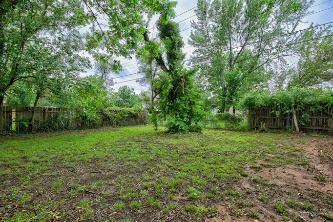 Foto del edificio - Updated 3 bedroom, 1 bath home with a 1 ca...