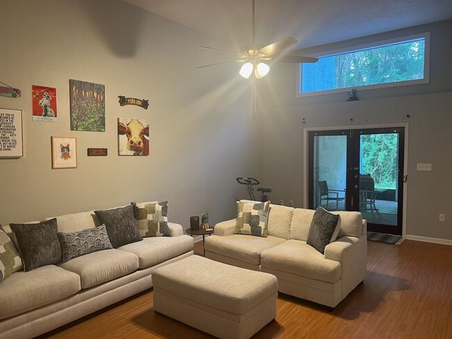 Building Photo - 3 Bedroom 2 Bath Townhome backing up to Ir...
