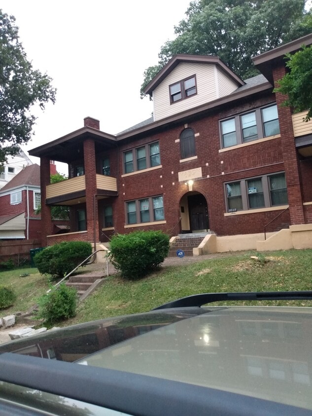 Front View - 2848 Melrose Ave