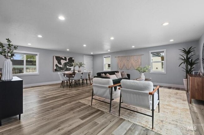Building Photo - 2043 S Leadville Ave