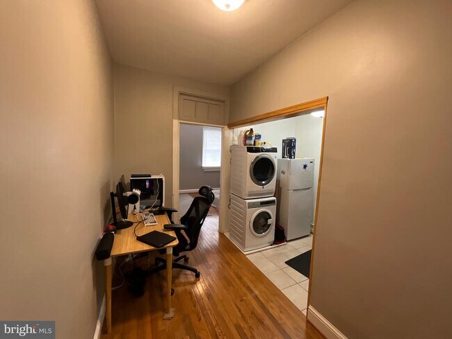 Foto del edificio - 1407 McCulloh St