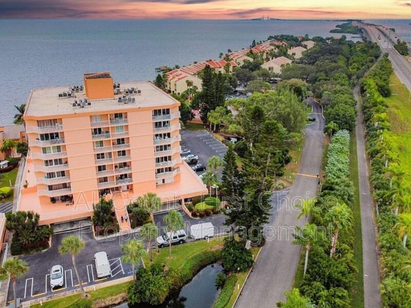 Foto principal - 7430 Sunshine Skyway Ln S