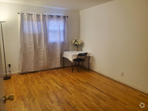 Building Photo - 410 72nd St