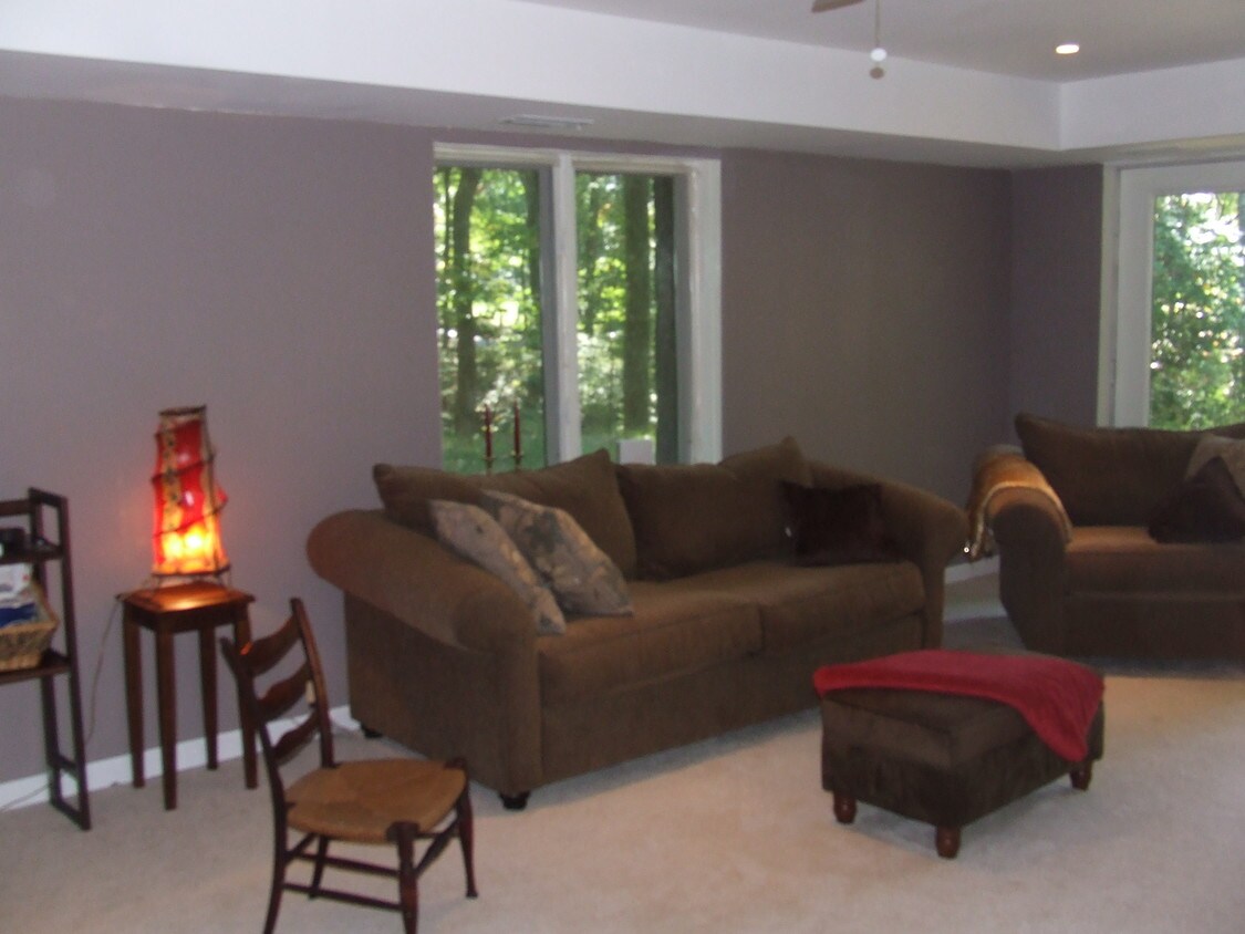 Living - 938 Millwood Rd