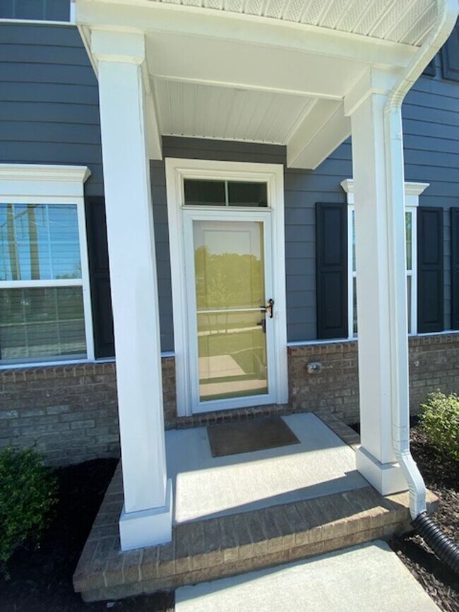 Building Photo - The Landing at Grassfield