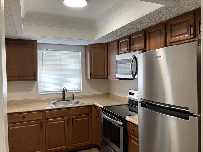 Building Photo - 3774 Lake Bayshore Dr