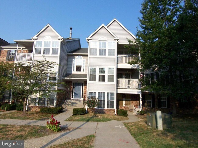 Building Photo - 905 Swallow Crest Ct