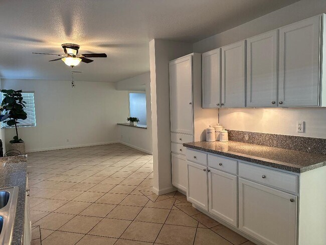 Foto del edificio - 38639 Easton St