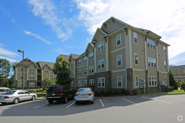 Building Photo - Greenway Commons Student Apartments