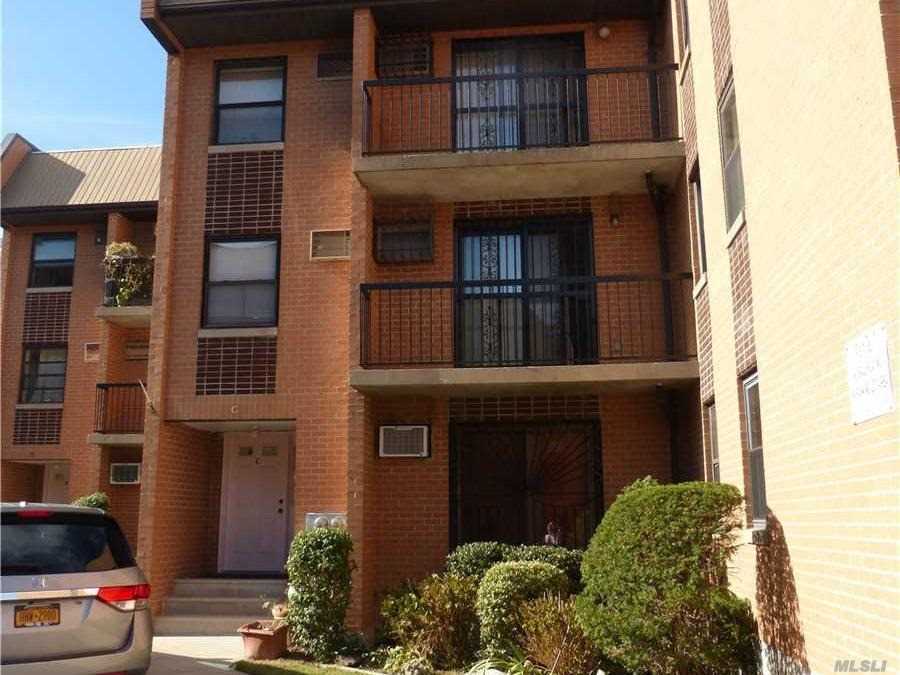 Foto principal - 75-22 Parsons Blvd