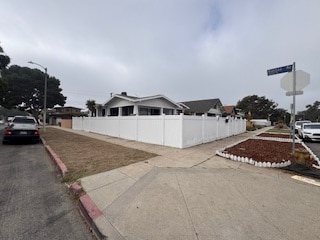 Building Photo - 1100 W 48th St