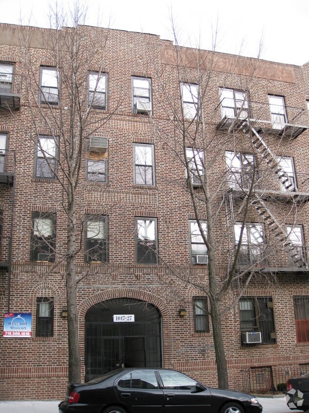 Primary Photo - West End Gardens II
