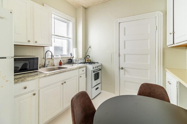 Foto del edificio - 787 Columbia Rd