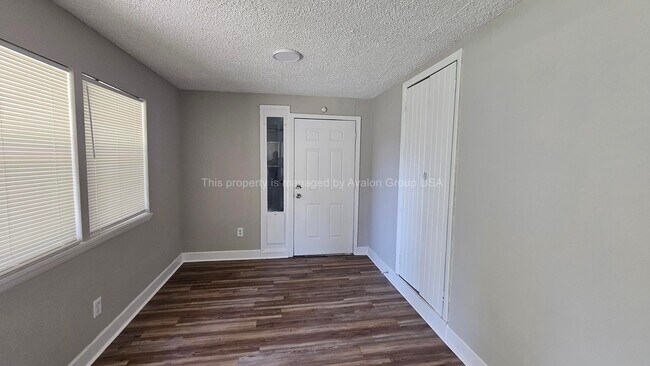 Foto del edificio - 5474 N River Rd