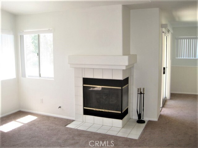 Foto del edificio - 6686 Laurelton Ln