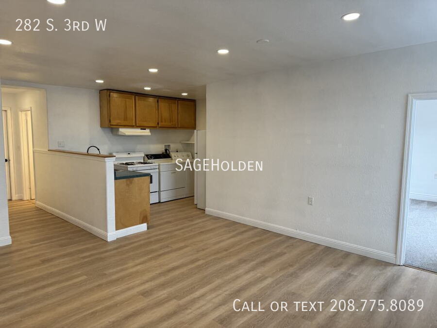 Foto principal - 282 S 3rd W St
