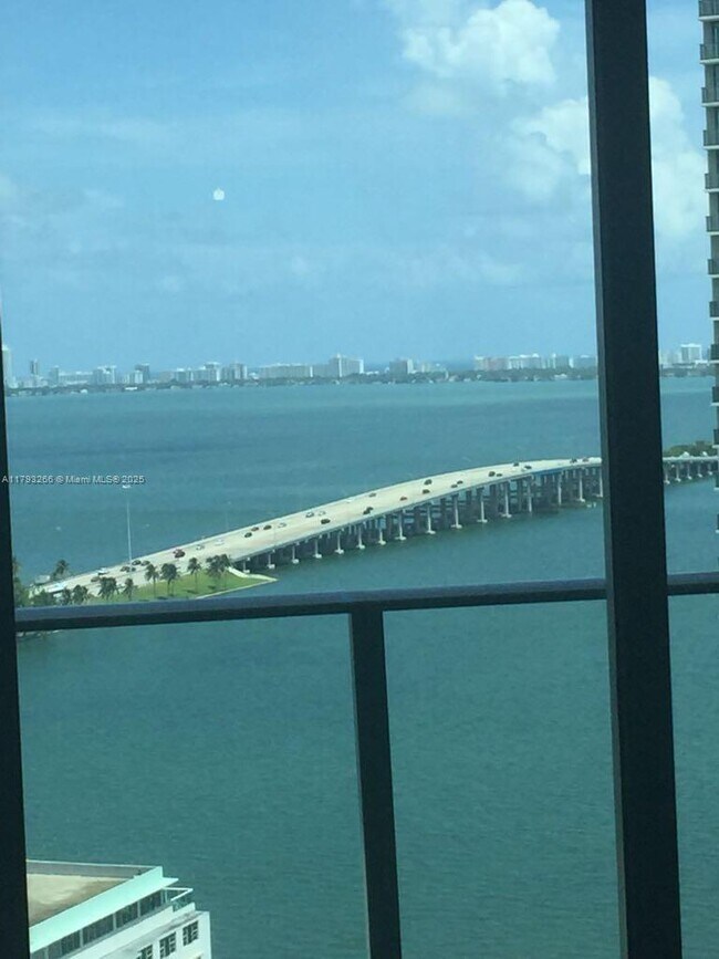 Foto del edificio - 501 NE 31st St