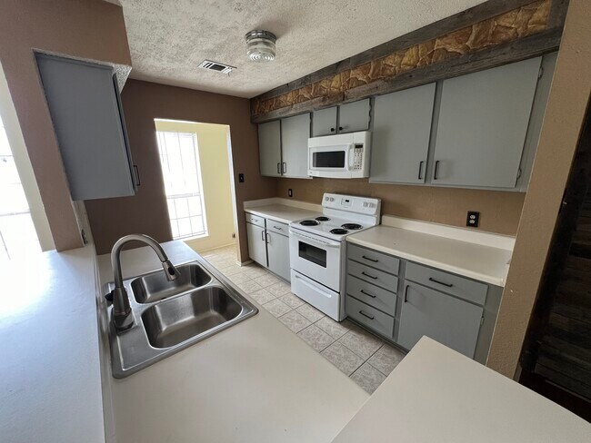 Building Photo - 123 Myers Dr