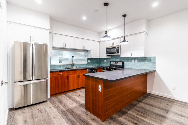 Foto del edificio - 1828 Alsace Ave