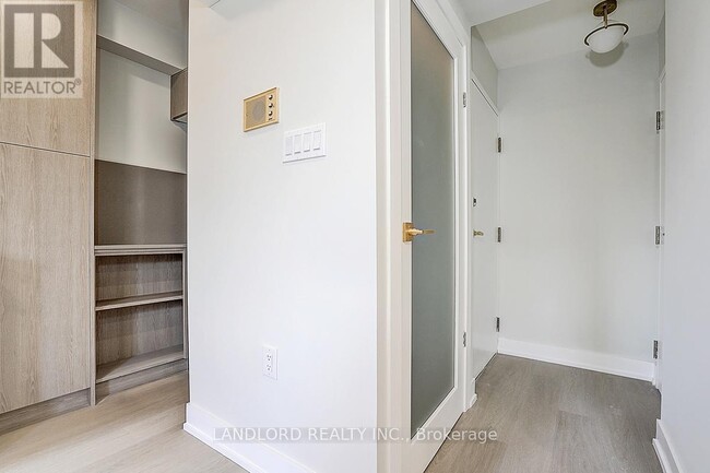 Building Photo - 240 Durie St