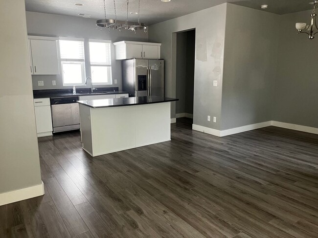 Building Photo - Incredible Downtown Salt Lake City Condo!