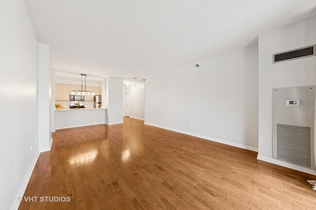 Foto del edificio - 330 N Jefferson St