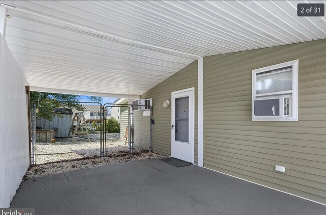 Building Photo - 52 Florence Ln