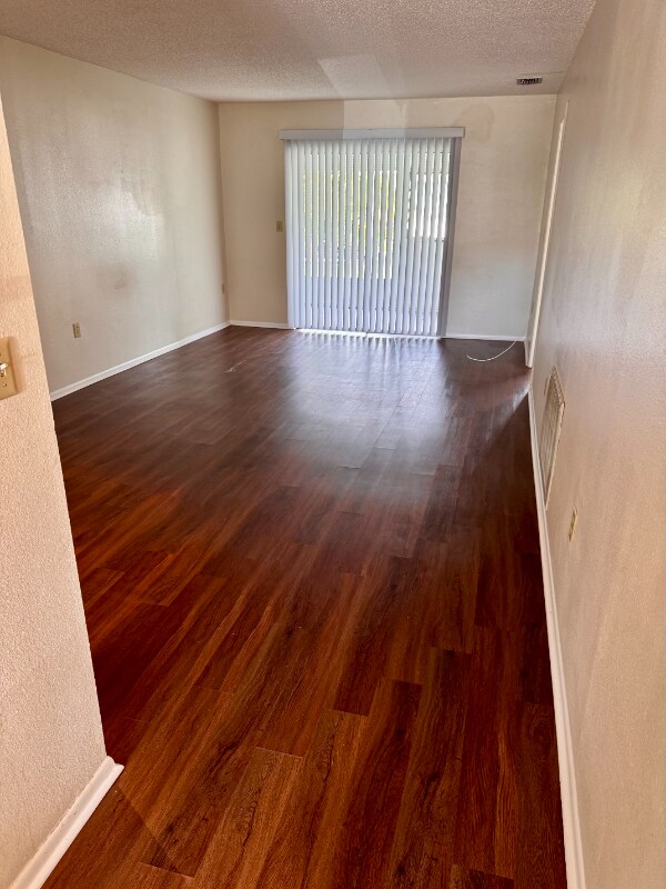 Foto del edificio - 2950 Wainwright Ct