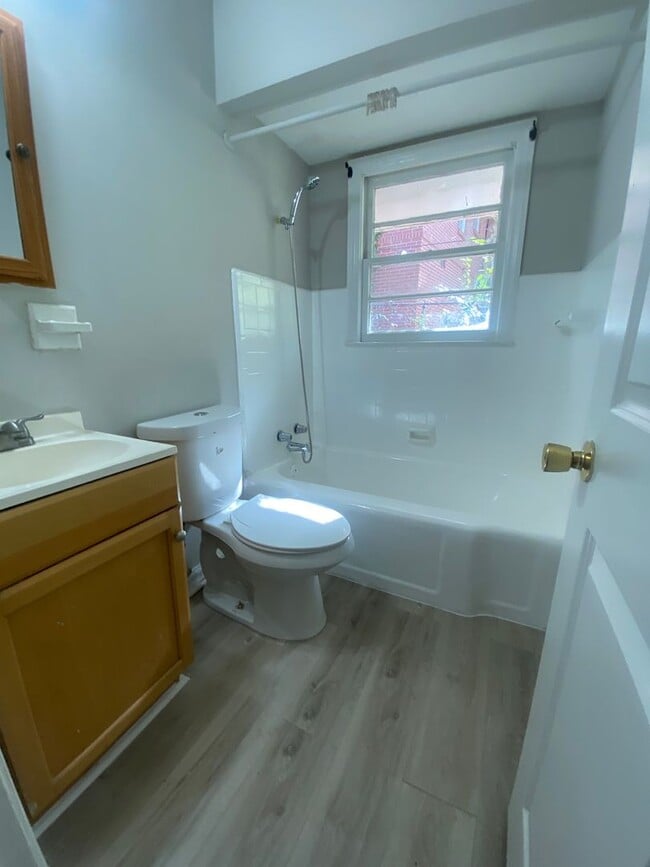 Building Photo - 127 Torch Hill Rd