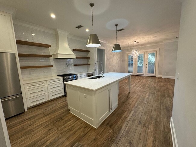 Building Photo - Grand Point East - 4 Bedroom, 3 Bathroom w...