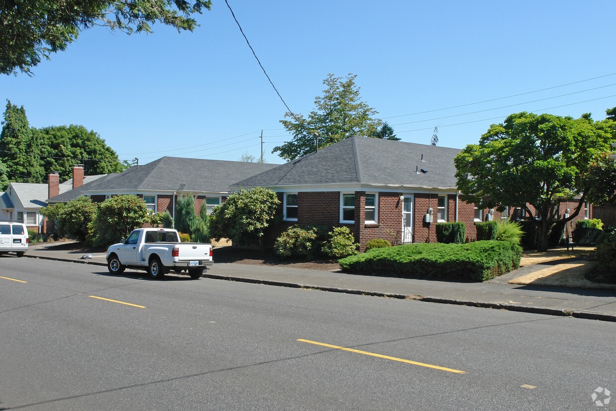 Primary Photo - Alameda Court