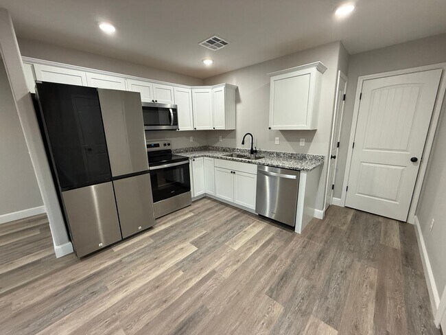 Building Photo - BRAND NEW BUILD: 3 BEDROOM/ 2 BATHROOM HOUSE IN CARTERVILLE MO WITH 2 CAR GARAGE!!!