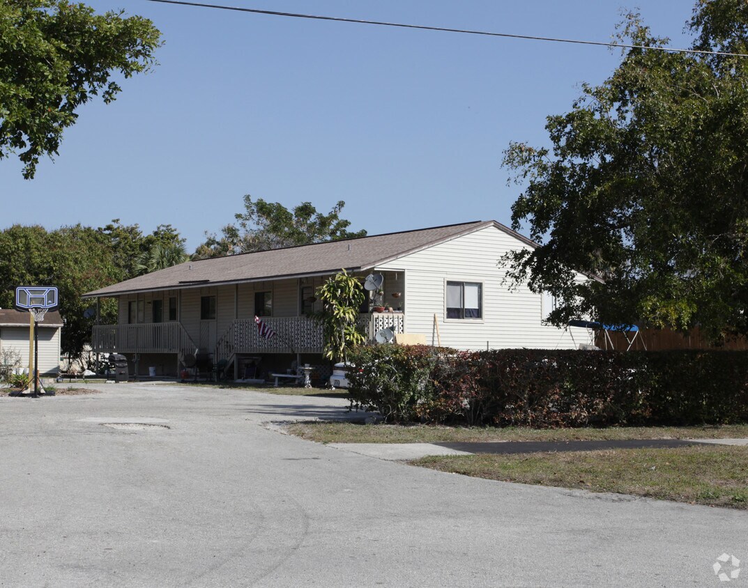 Building Photo - 2455 Thomasson Dr