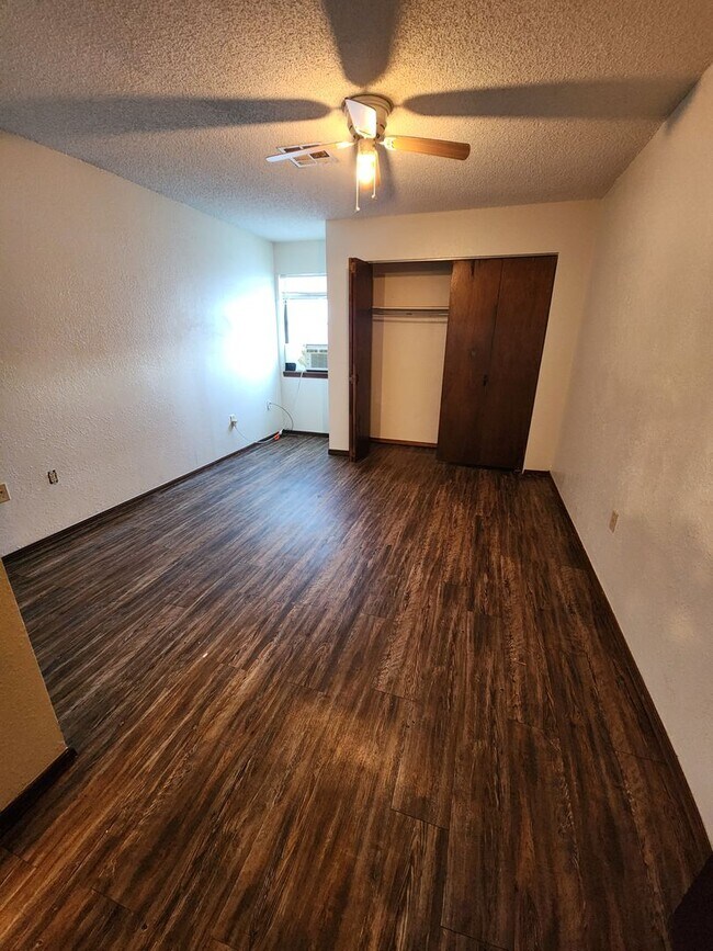 Building Photo - 2 Bedroom, 1 Bathroom Located in OKC Avail...