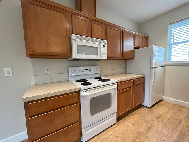 Building Photo - Cozy and Stylish One-Bedroom Home with Lam...