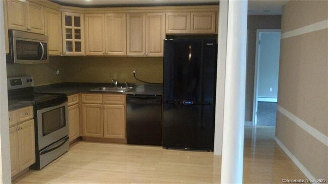 Building Photo - 1000 Cromwell Hills Dr