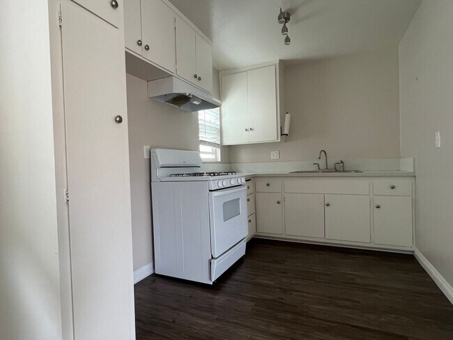 Foto del edificio - 2000 Carnegie Ln