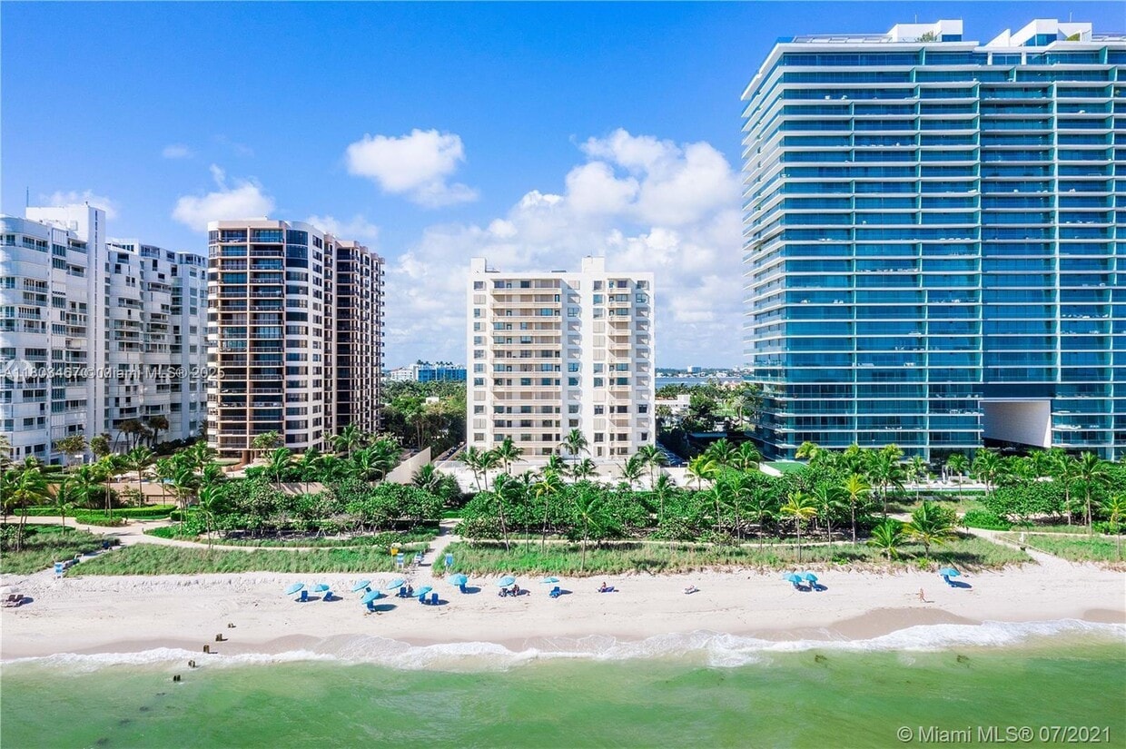 Primary Photo - 10185 Collins Ave