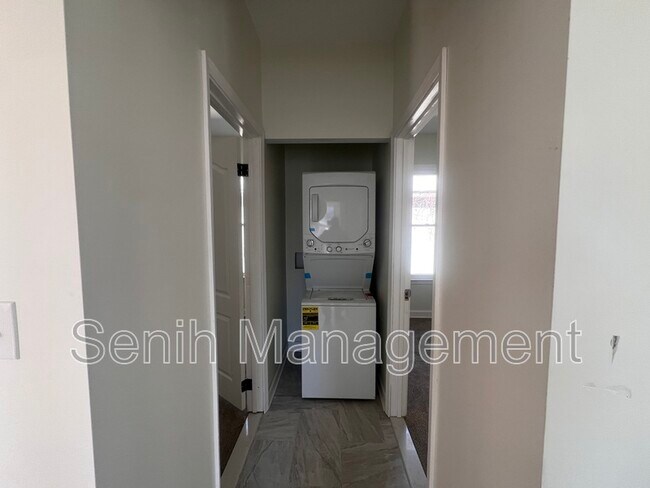 Foto del edificio - 2972 Field St