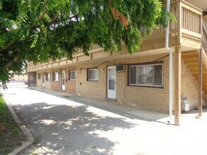 Building Photo - 8817 S Roberts Rd