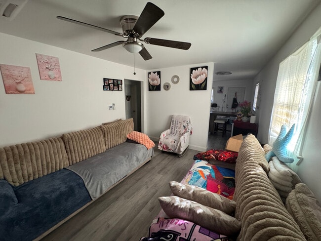 Foto del edificio - 235 E Olive St