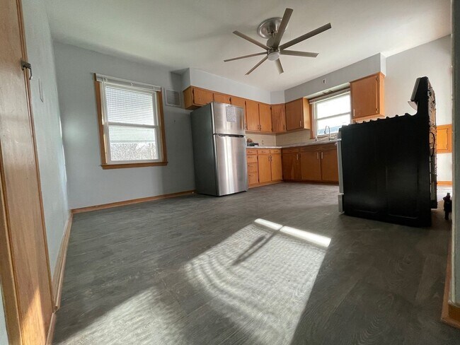 Foto del edificio - 4417 W. Glendale Avenue - 3 Bedroom Single...
