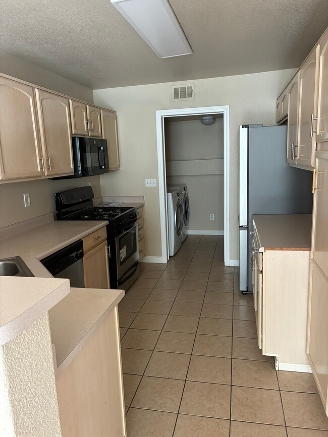 Foto del edificio - 215 Oro Canyon St