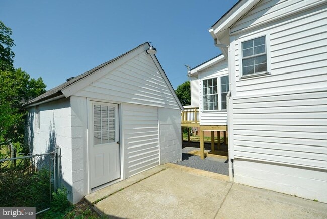 Building Photo - 31 W Whitlock Ave