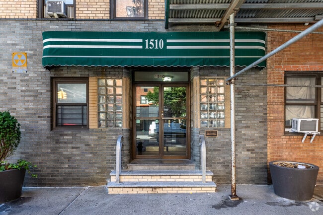 Entrance - 1510-1512 York Ave