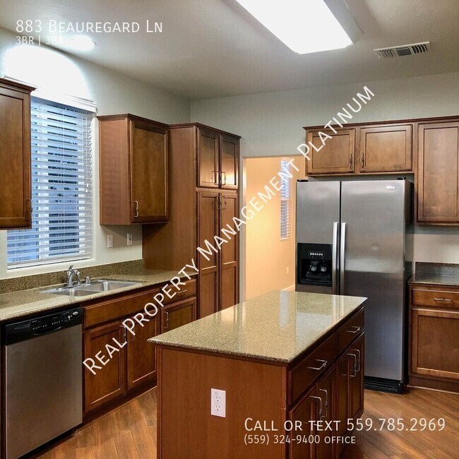 Foto del edificio - 883 Beauregard Ln