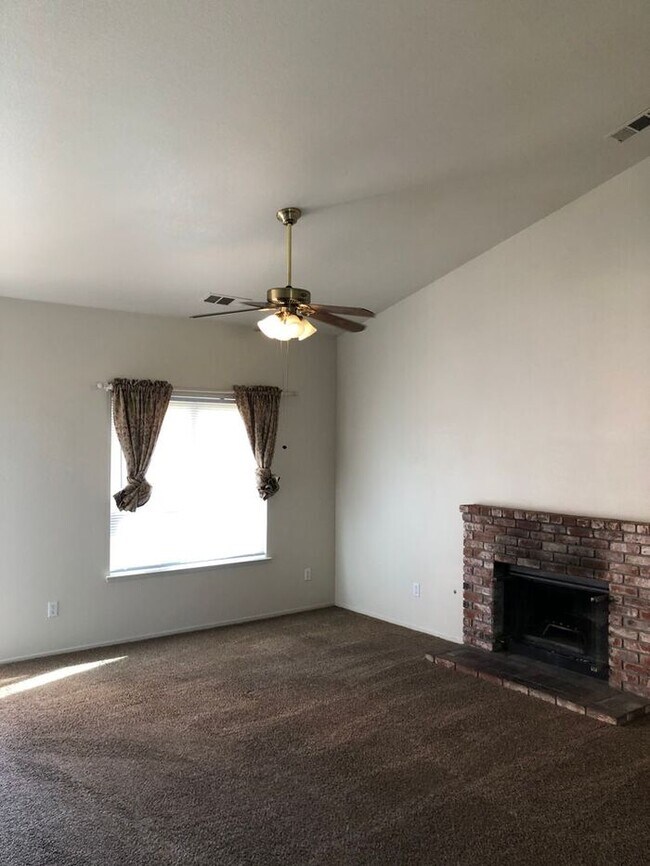 Building Photo - Ceres Nice 3 Bedroom 2 Bathroom Home