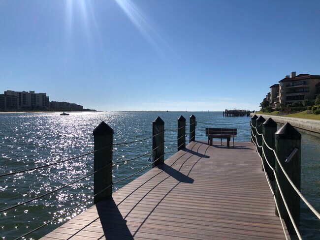 Foto del edificio - 60 W Pelican St