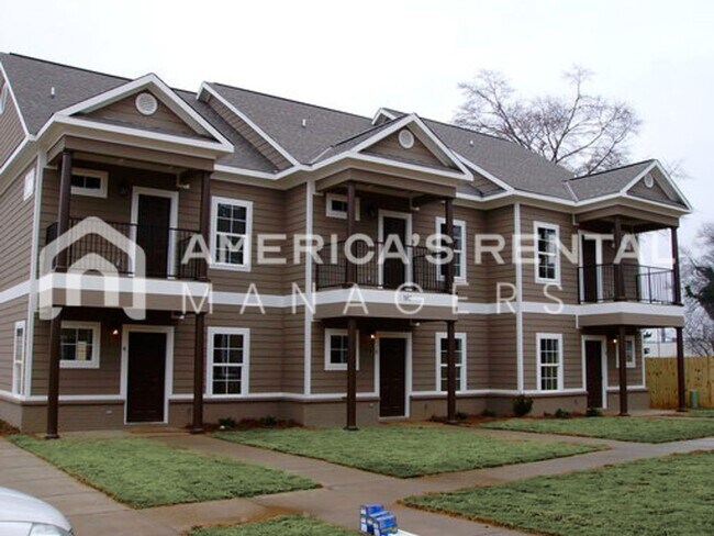 Building Photo - Townhome For Rent in Tuscaloosa!! Availabl...