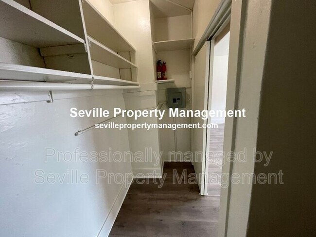 Foto del edificio - 5730 Kingsley Cir